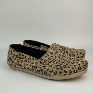EUC TOMS cheetah Alpargatas canvas slip on shoes size 7.5 - LIKE NEW